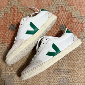 Veja Volley Sneakers in Emerald